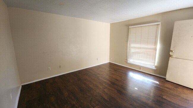 Foto del edificio - 210 N Vandeveer St