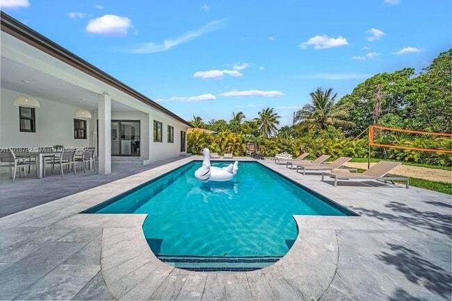 Foto del edificio - 305 NW 124th St