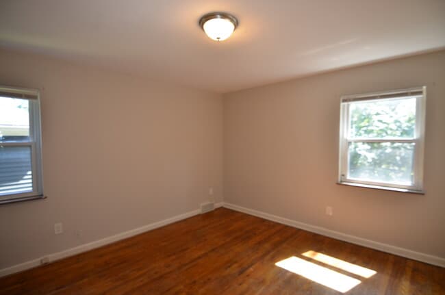 Building Photo - 1411 Yarmouth Ave