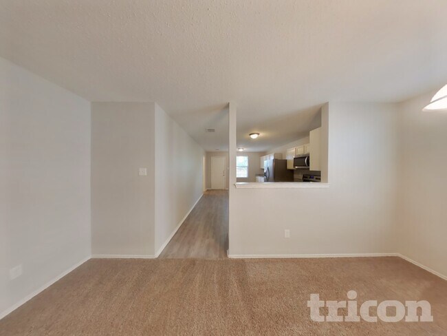 Foto del edificio - 5021 Village Stone Ct