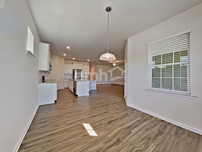 Foto del edificio - 14302 Hugh Dixon Way