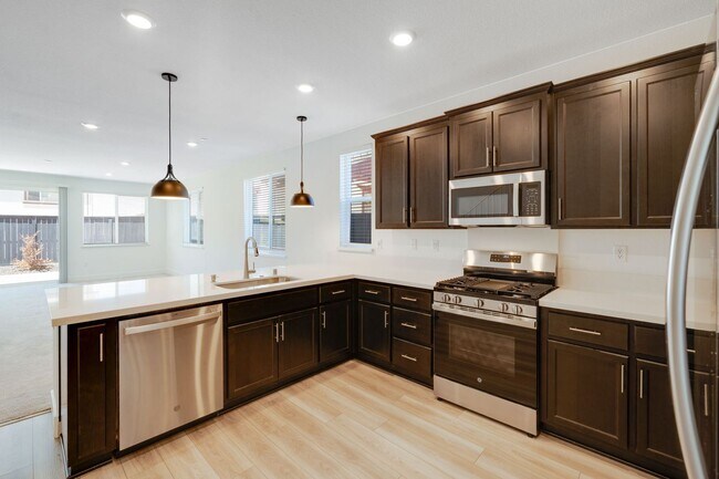 Foto del edificio - 2024-Built Sacramento Home with Modern Finishes & Private Backyard!