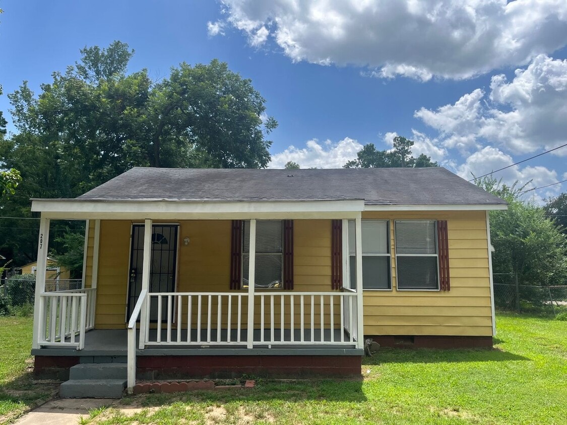 Primary Photo - 2 Bedroom 1 bathroom -Central air and Heat