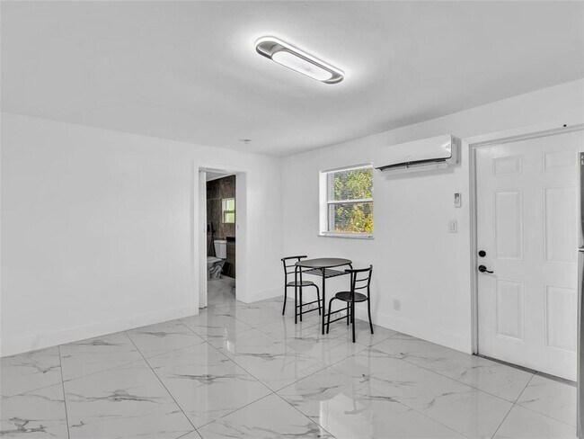 Foto del edificio - 4941 SW 44th Ave