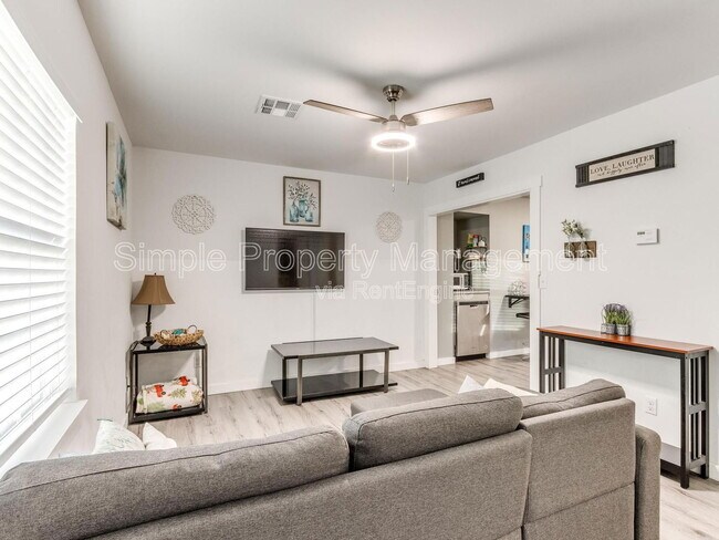 Building Photo - 425 Babb Dr