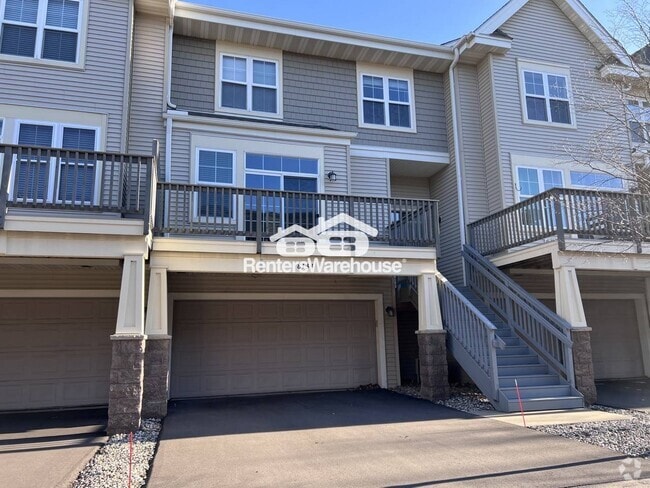 Building Photo - 8134 Oakview Cir N