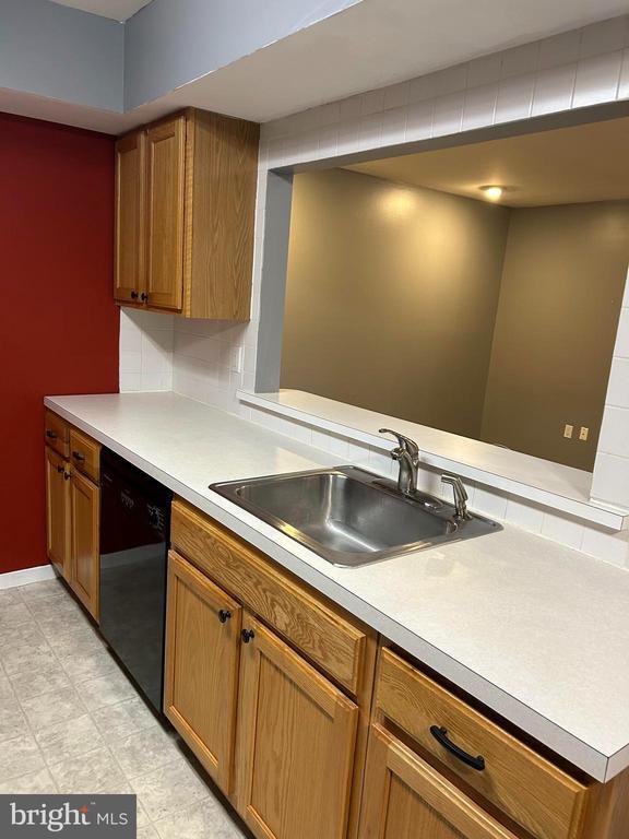 Building Photo - 413 Gregorys Way