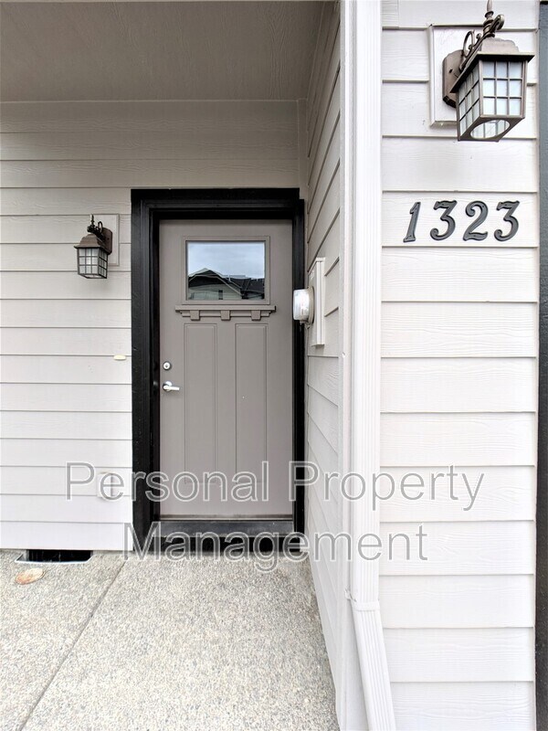 Building Photo - 1323 NE 83rd Dr
