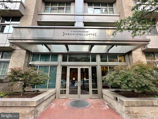 Building Photo - 811 4th St NW