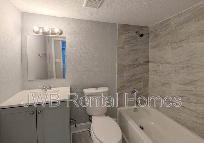 Building Photo - 2002 W 15th St