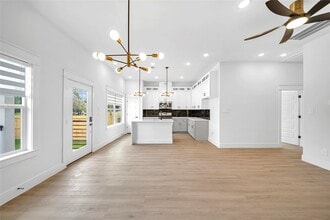 Building Photo - 4902 Higgins St