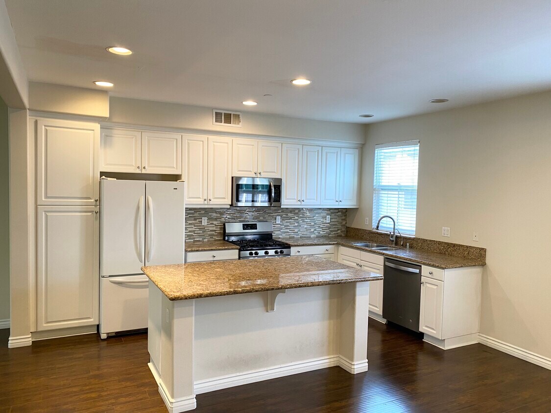 80 Bixby Cir, Buena Park, CA 90621 Townhome Rentals in Buena Park CA