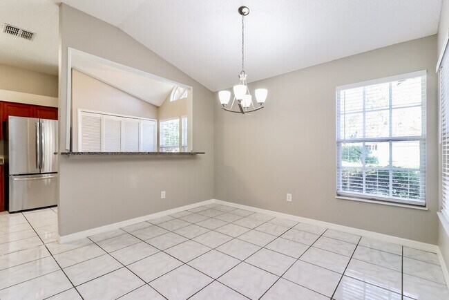 Foto del edificio - 8012 Cameron Cay Ct