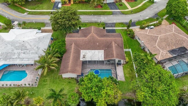 Building Photo - 16530 Lake Tree Dr
