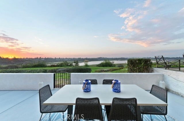 Building Photo - 303 Esperanza