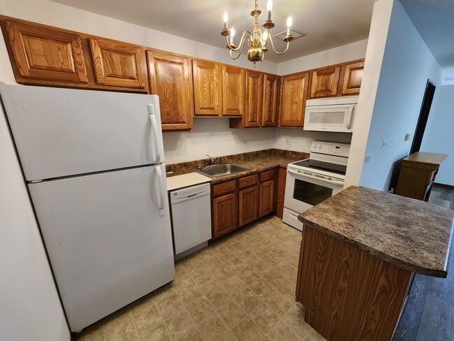 Building Photo - 3370 W Brooke Ave