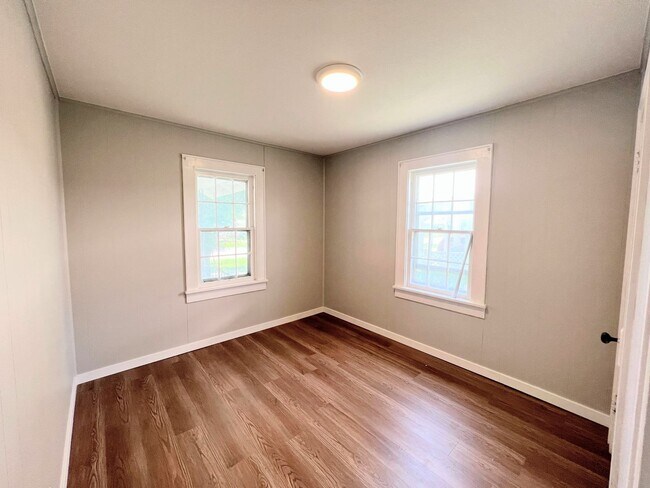 Foto del edificio - 2 Bedroom Home With Two-Car Garage.