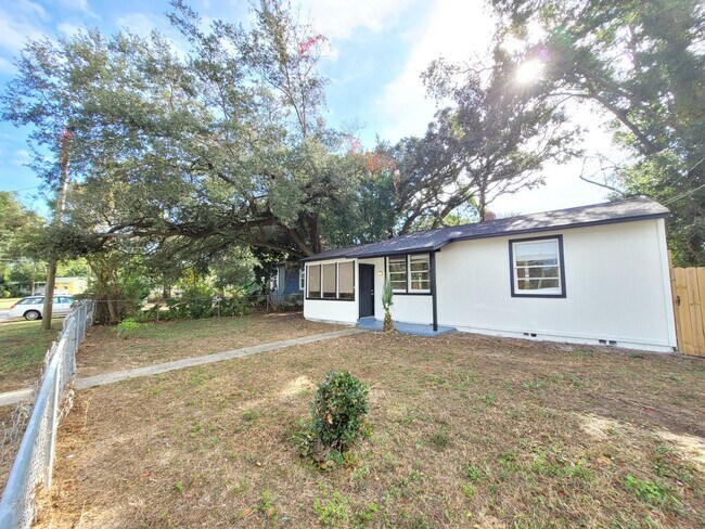 Foto del edificio - 5 Elegans Ave Pensacola, FL 32507 Ask us h...