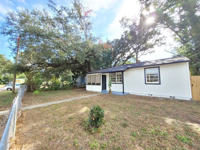 Building Photo - 5 Elegans Ave