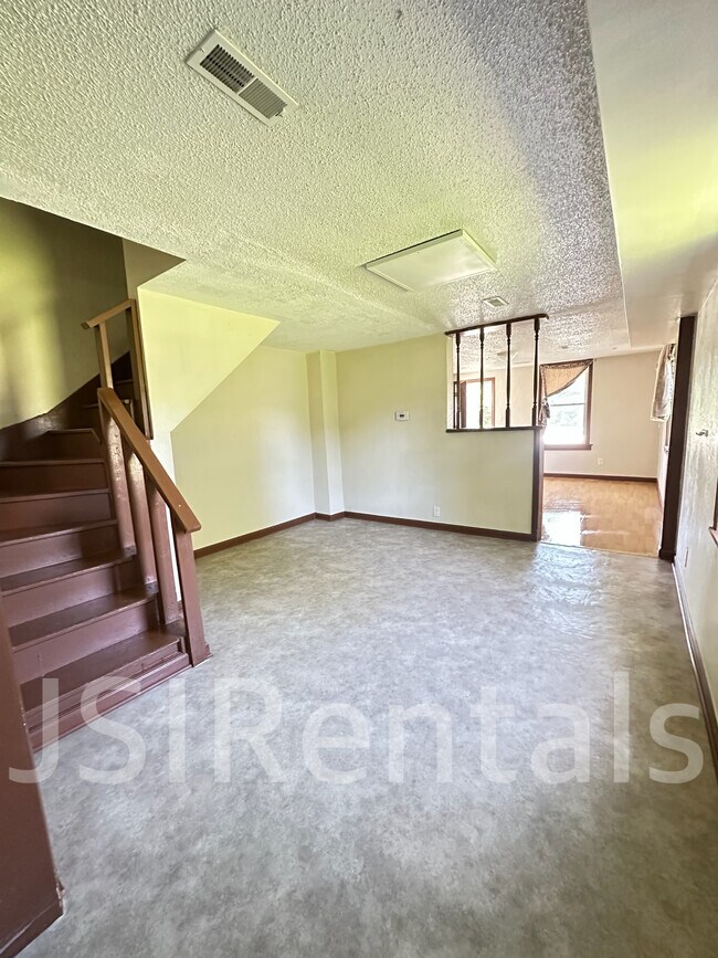 Foto del edificio - 1214 E 5th St