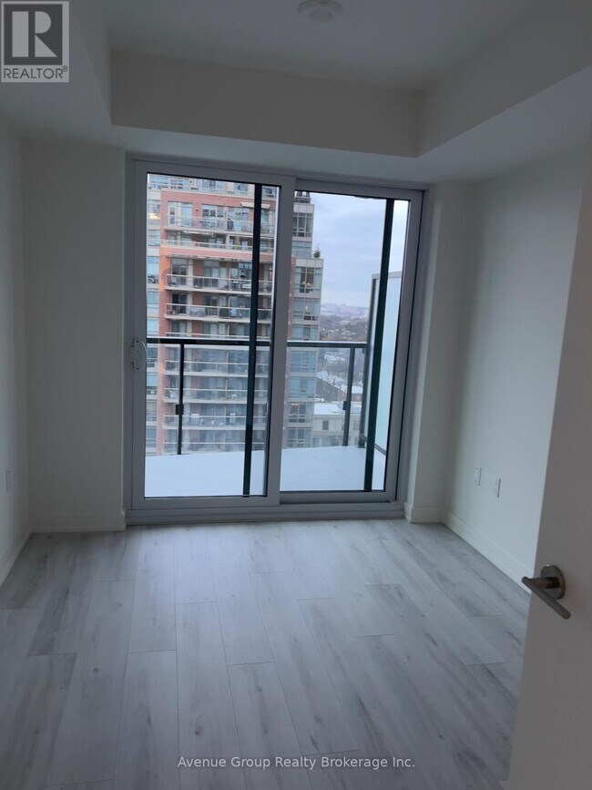 Photo du bâtiment - 120 Broadway Ave