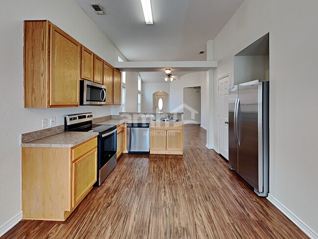 Foto del edificio - 9024 Eastwood Ave