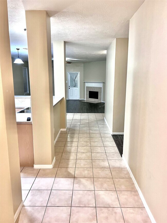 Foto del edificio - 5301 Carefree Dr