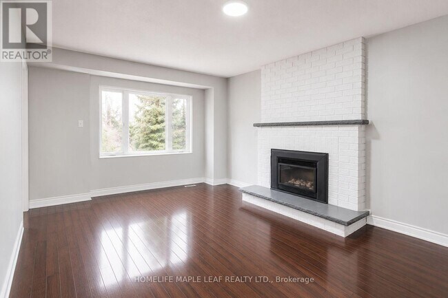 Building Photo - 32 Brydon Crescent