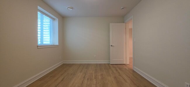 Building Photo - 12973 15A Av