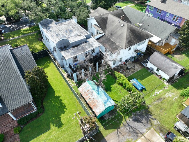 Foto del edificio - 5629 Rosemary Pl