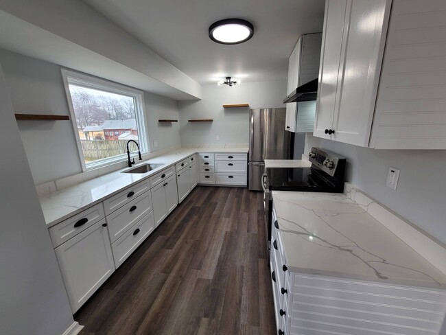 Building Photo - 2114 Glendora Dr