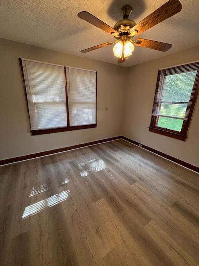 Foto del edificio - 8469 Cobb Rd