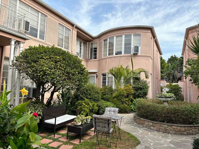 Photo - 124 Sweetzer Ave (Los Angeles, CA)