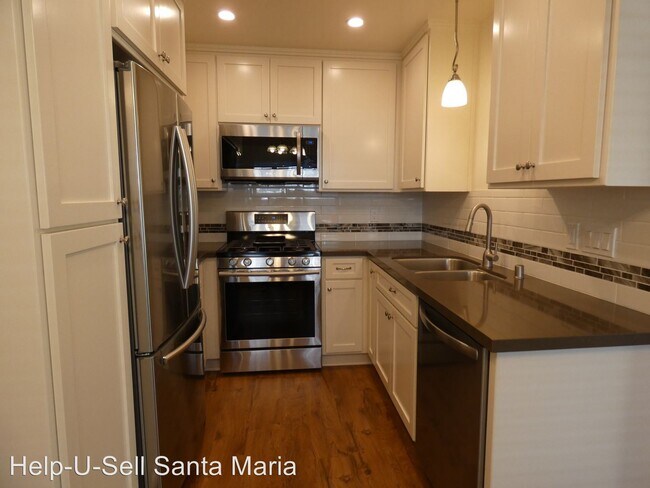 Building Photo - 3 br, 2.5 bath House - 1180 Hilltop Rd. #D