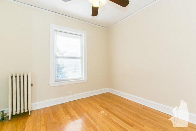 Building Photo - 4851 N Paulina St
