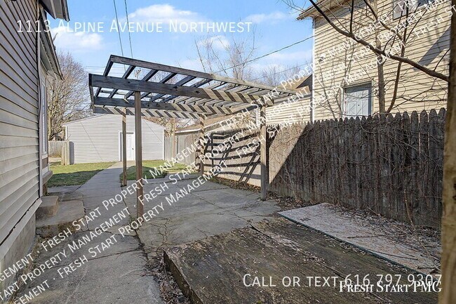 Foto del edificio - 1113 Alpine Ave NW