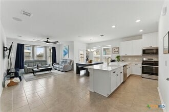 Building Photo - 211 Summit Dr