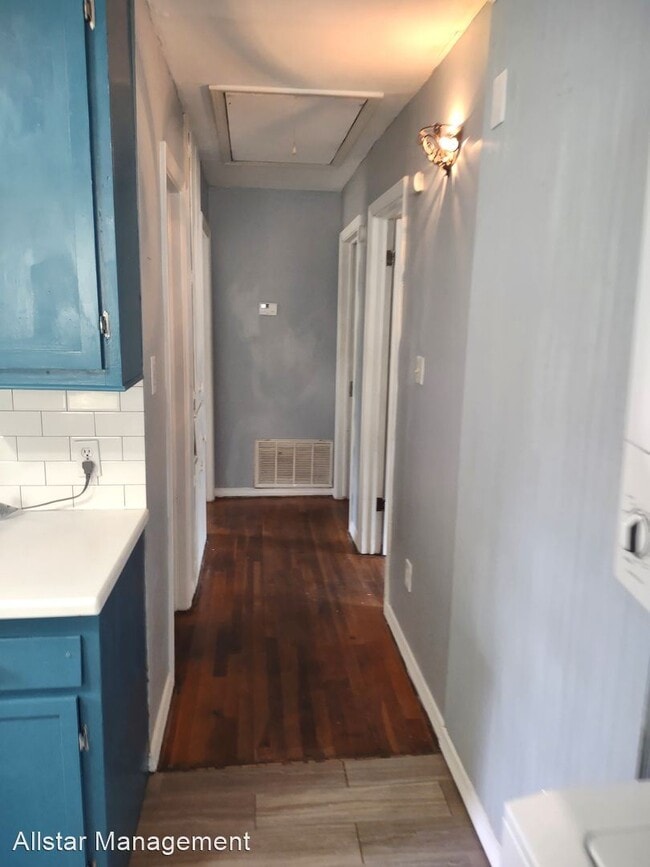 Building Photo - 3 br, 1 bath House - 218 McRee Drive