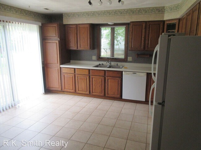 Building Photo - 3 br, 1.5 bath House - 1113 Nantucket Drive