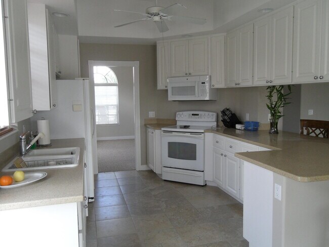Foto del edificio - 8158 Rosalie Ln