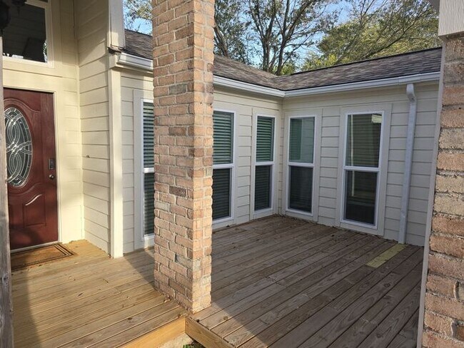 Foto del edificio - 2102 Gray Falls Dr