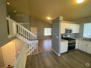Building Photo - 8665 Cloverleaf Cir
