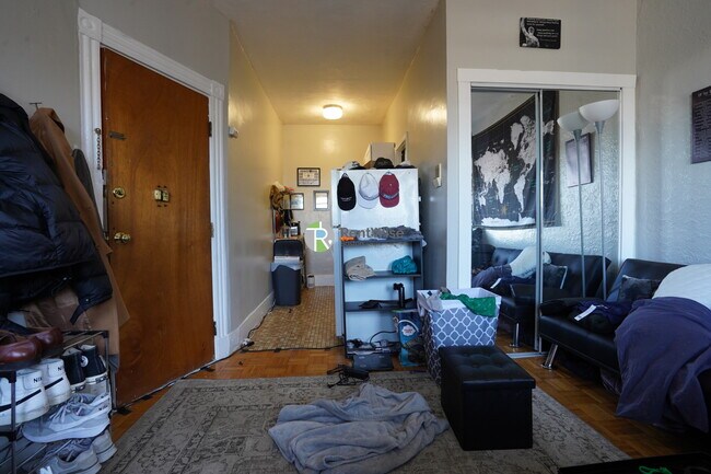 Building Photo - 40 Anderson St