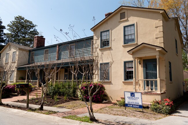 Building Photo - Old Village Styled Town Home