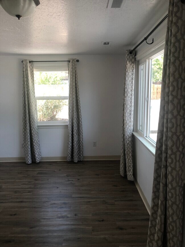 Building Photo - 446 S 100 E