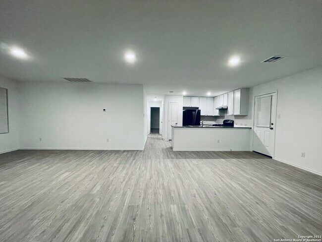 Building Photo - 434 De Herrera