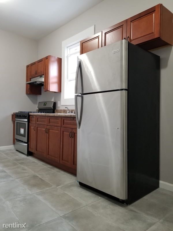 Building Photo - 3 br, 1 bath Apartment - 14 Smith St