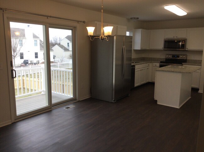 Foto del edificio - 7885 Butterfield Ln