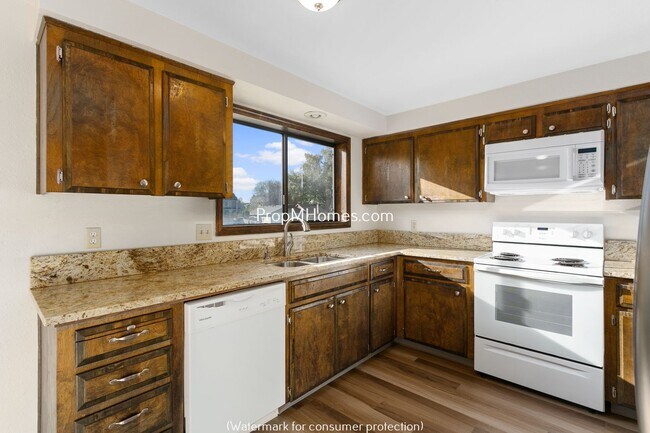 Building Photo - Three Bedroom Split-Level Home In Central ...