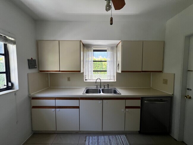 Foto del edificio - 5758 SW 27th St